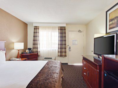 Mission View & Sea World - Zoo Hotel