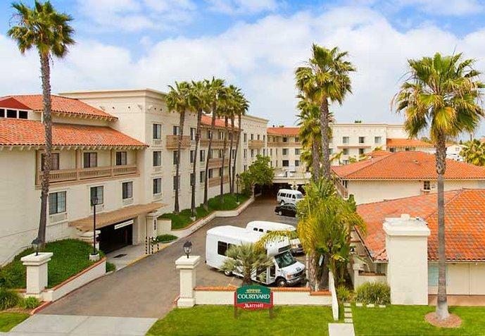 Courtyard Old Town Hotel 3*