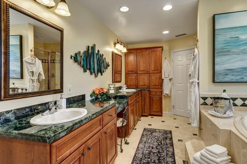 Hillcrest House Bed & Breakfast 3*