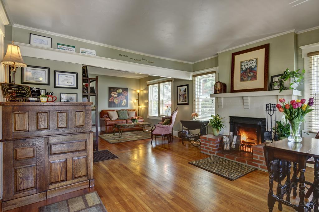 Hillcrest House Bed & Breakfast Inn San Diego