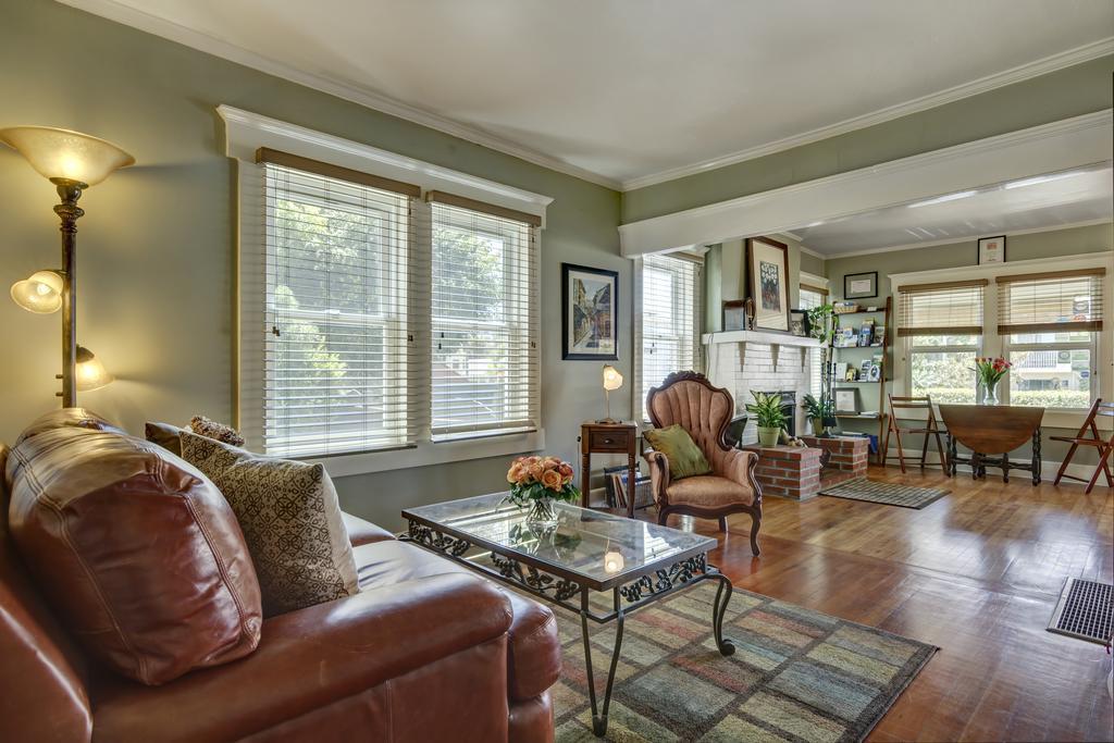 Inn Hillcrest House Bed & Breakfast