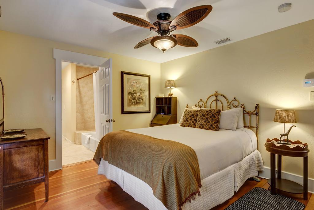 Inn Hillcrest House Bed & Breakfast 3*