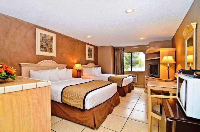 Baja Motel