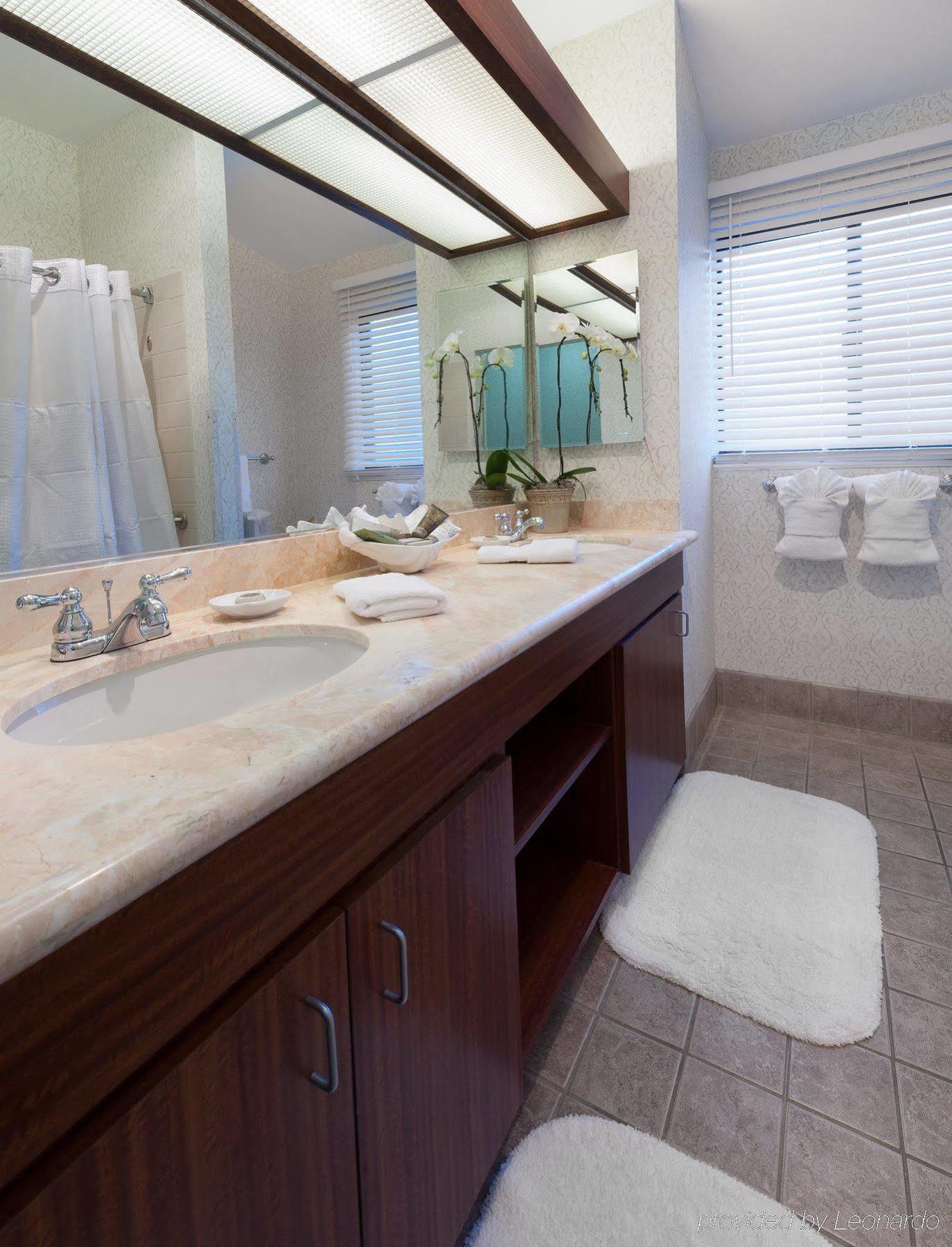 La Jolla & Tennis Club 4*