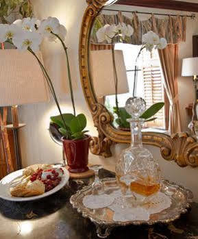 The At La Jolla Bed & Breakfast
