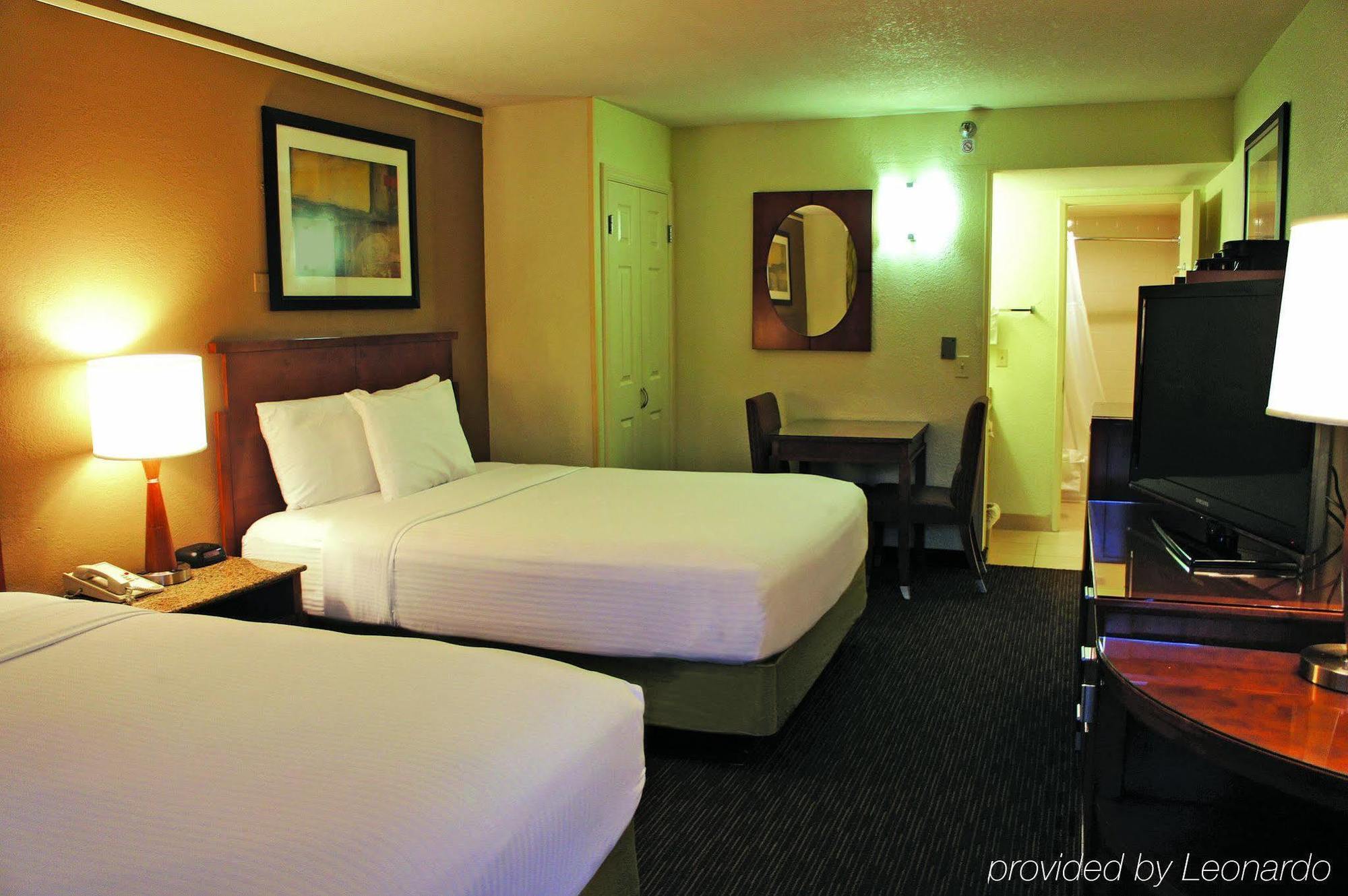 Mission View & Sea World - Zoo Hotel 3*