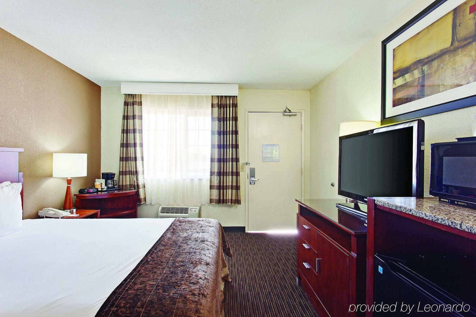 Mission View & Sea World - Zoo Hotel 3*