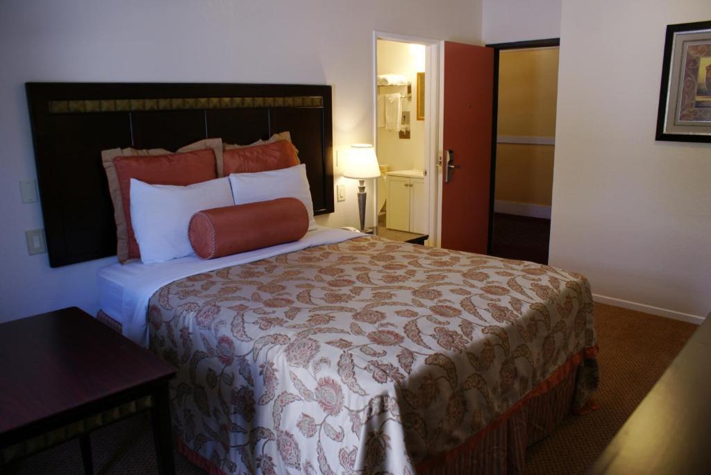Harborview & Suites-convention Center-airport-gaslamp-seaworld-zoo-balboa Park San Diego