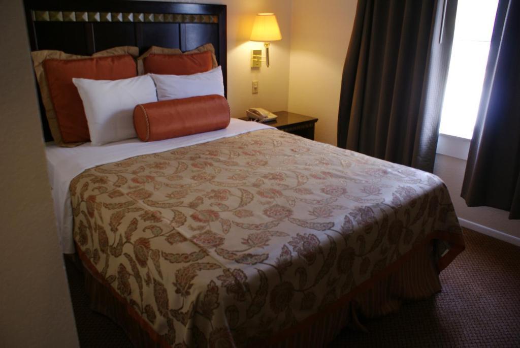 Harborview & Suites-convention Center-airport-gaslamp-seaworld-zoo-balboa Park
