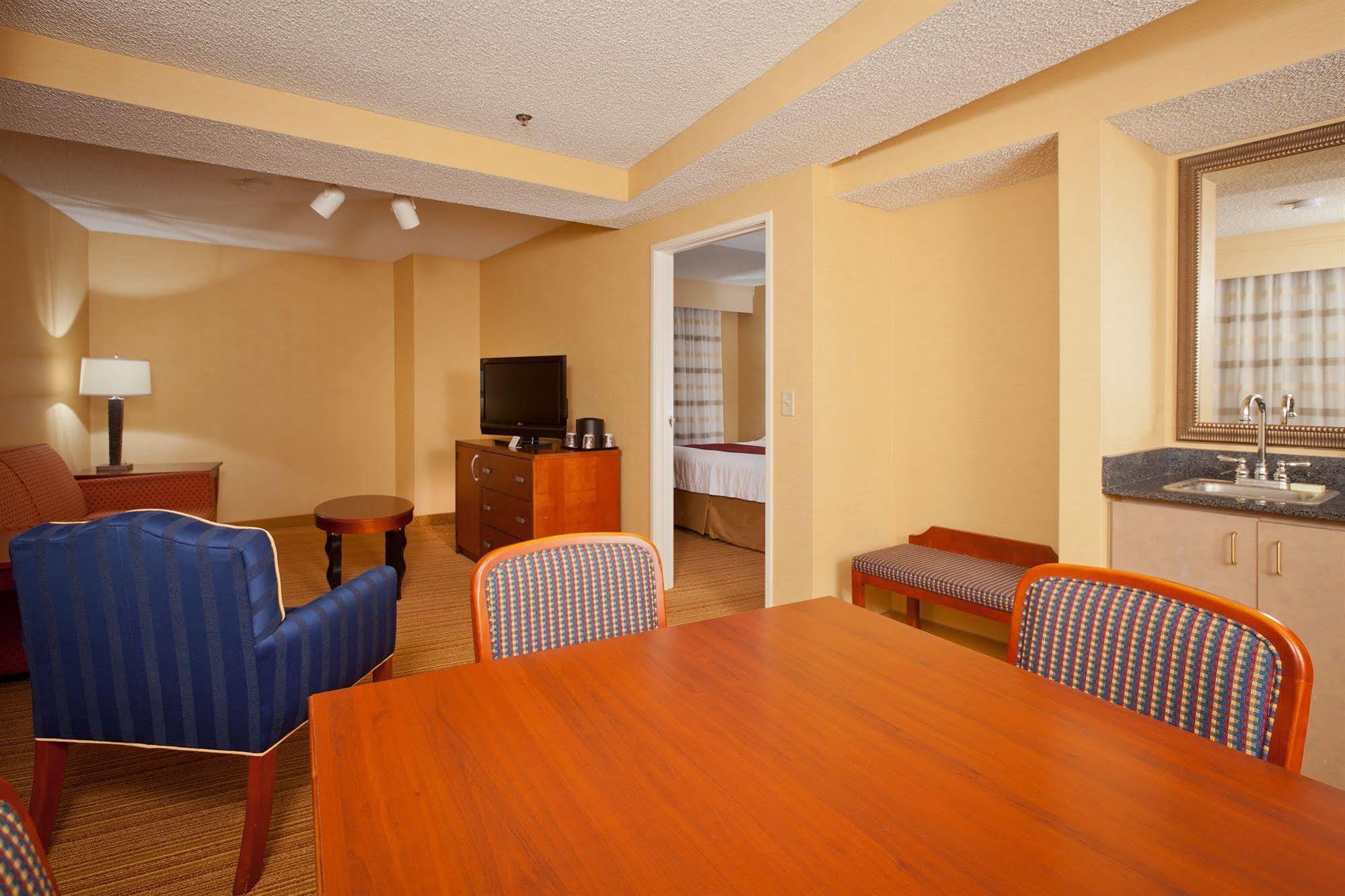 Courtyard Old Town 3*