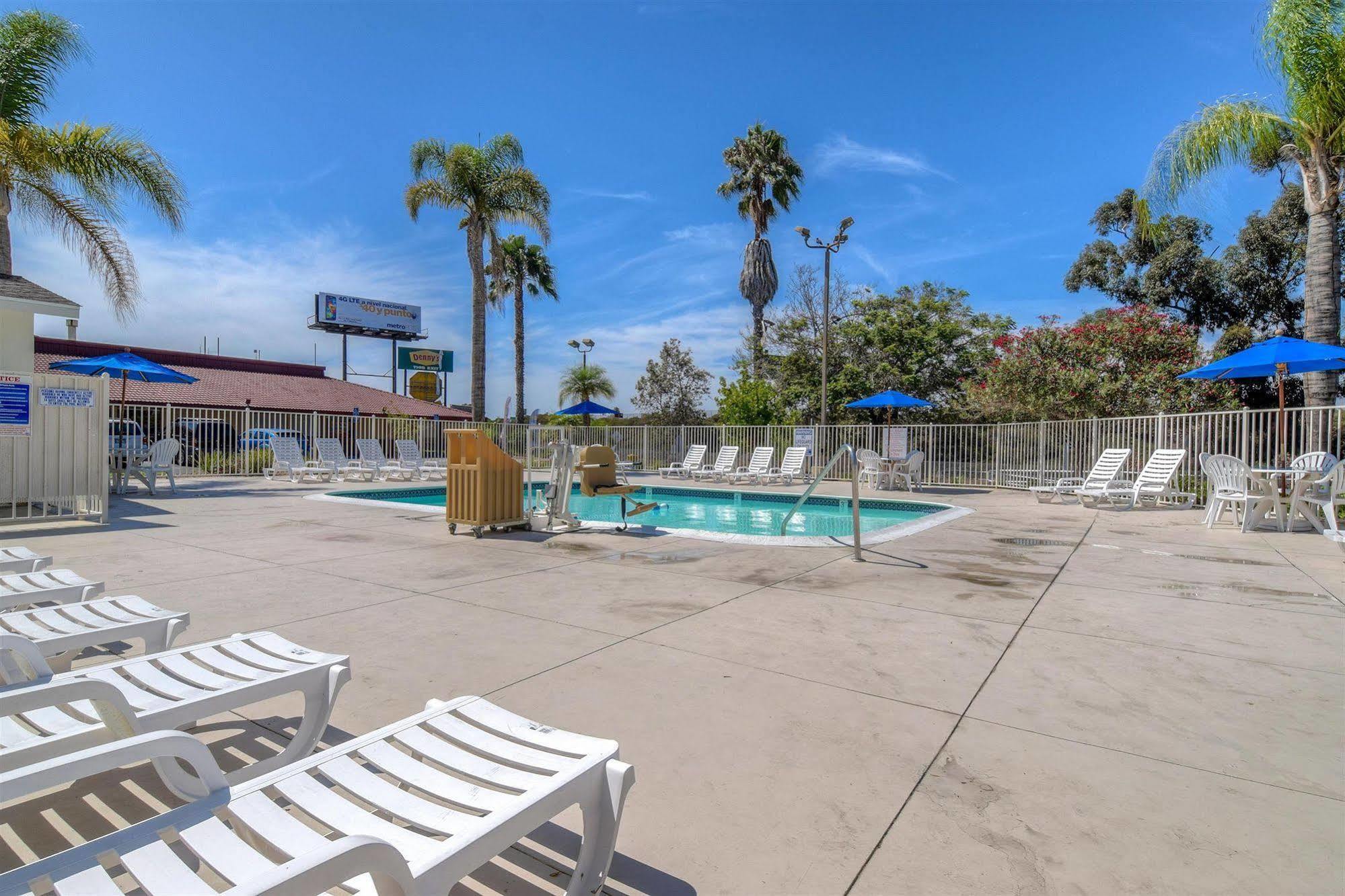 6-san Ysidro, Ca - - Border