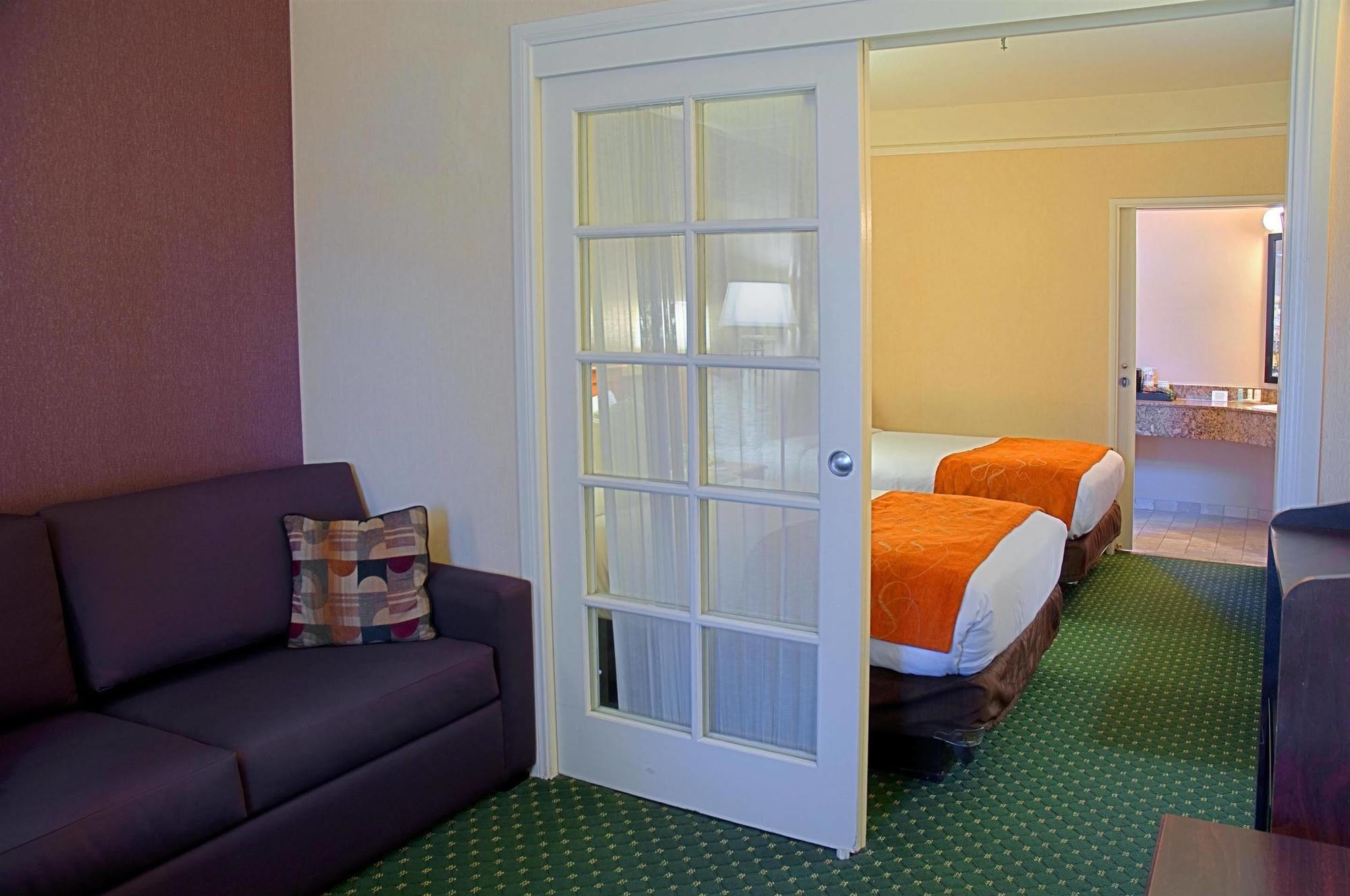 Ramada By Wyndham 2*