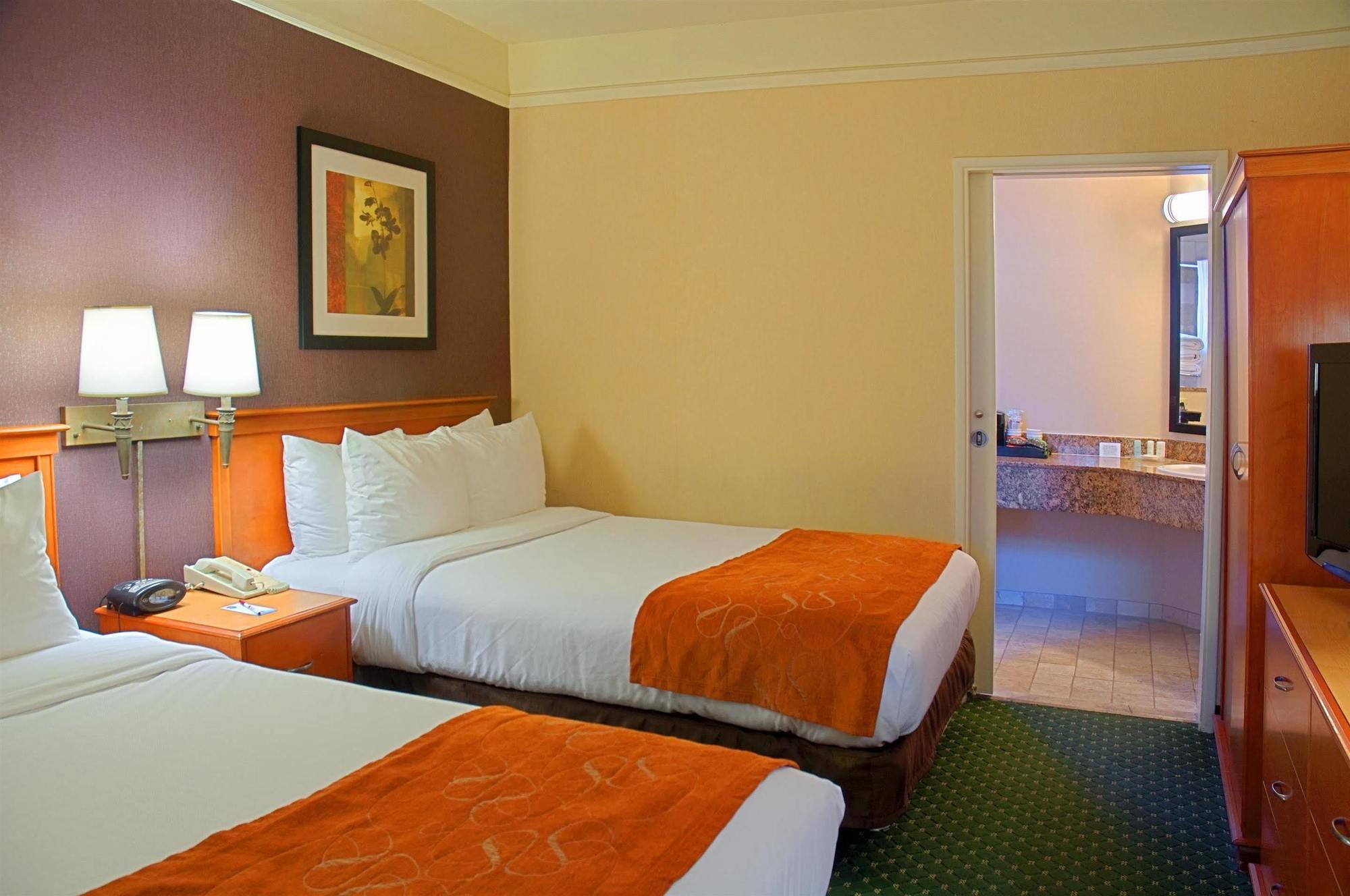 Hotel Ramada By Wyndham 2*