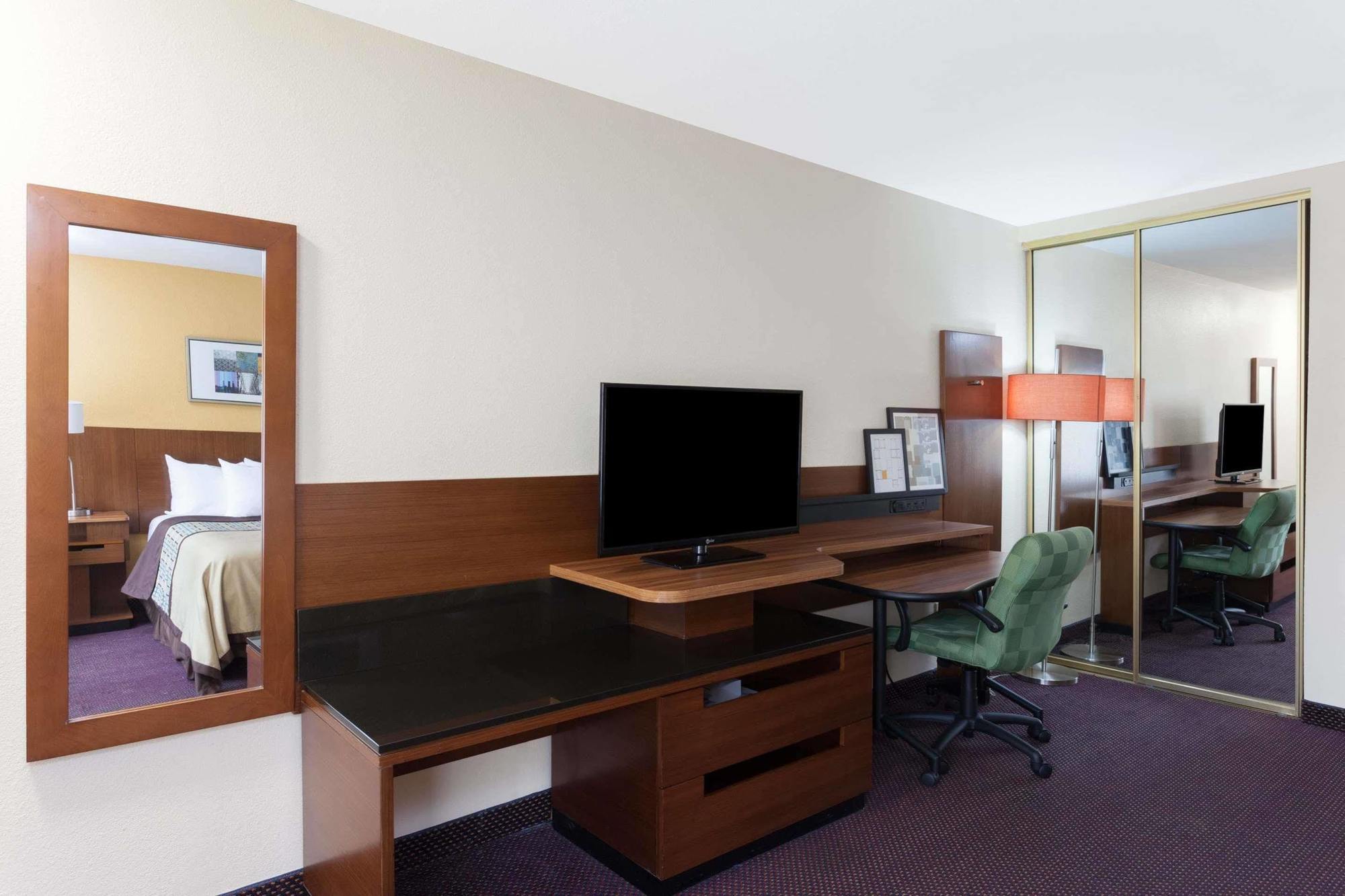 Days By Wyndham Mission Valley-sdsu San Diego