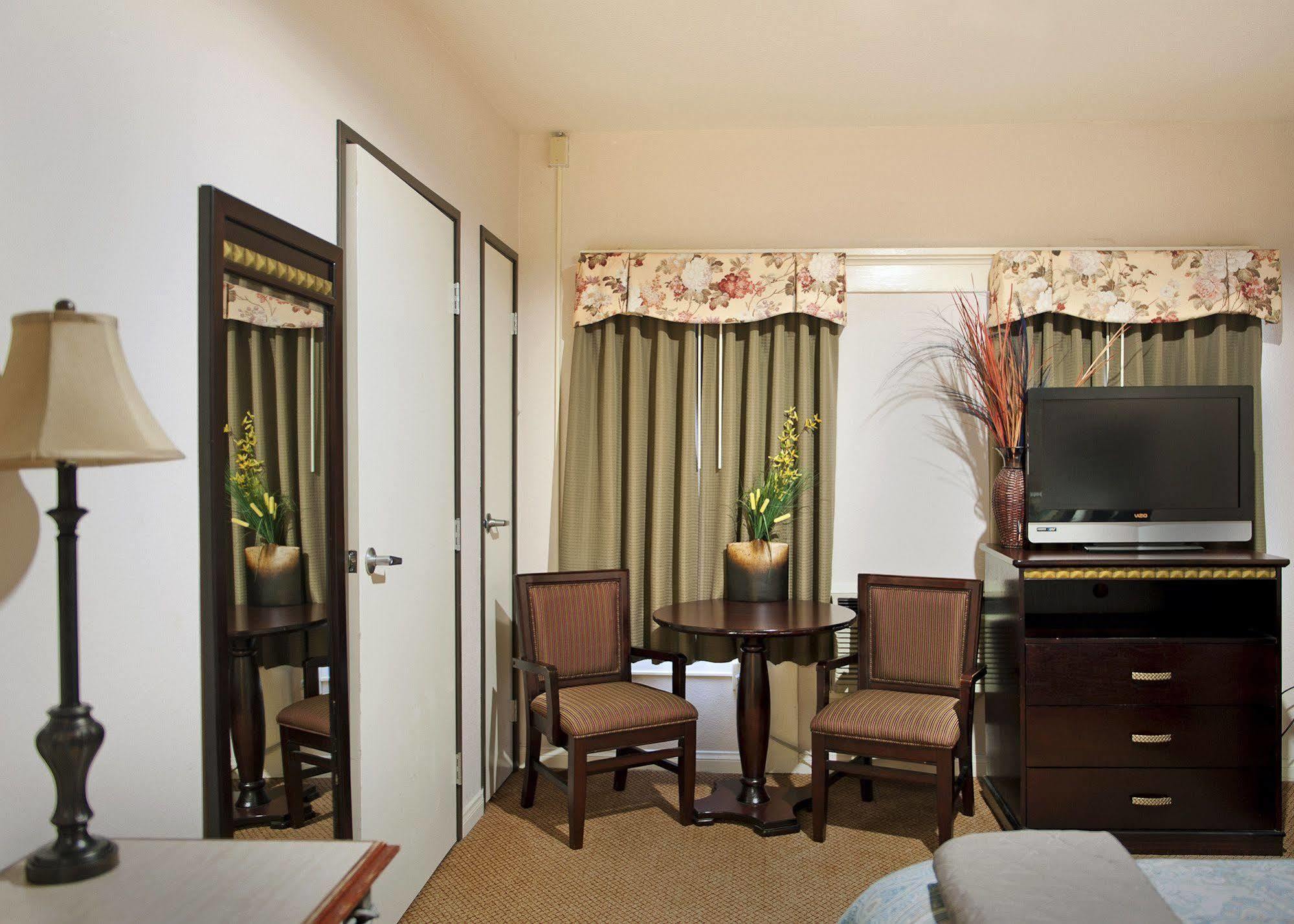 Motel Harborview & Suites-convention Center-airport-gaslamp-seaworld-zoo-balboa Park 2*
