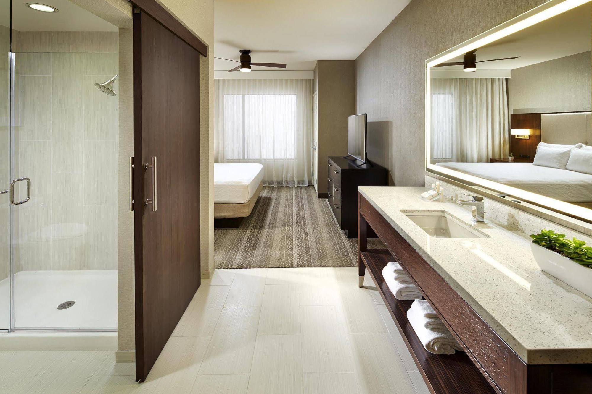 Hotel Homewood By Hilton Downtown/bayside 3*