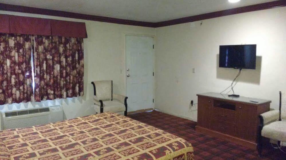 Hotel La Petite Rouge San Diego