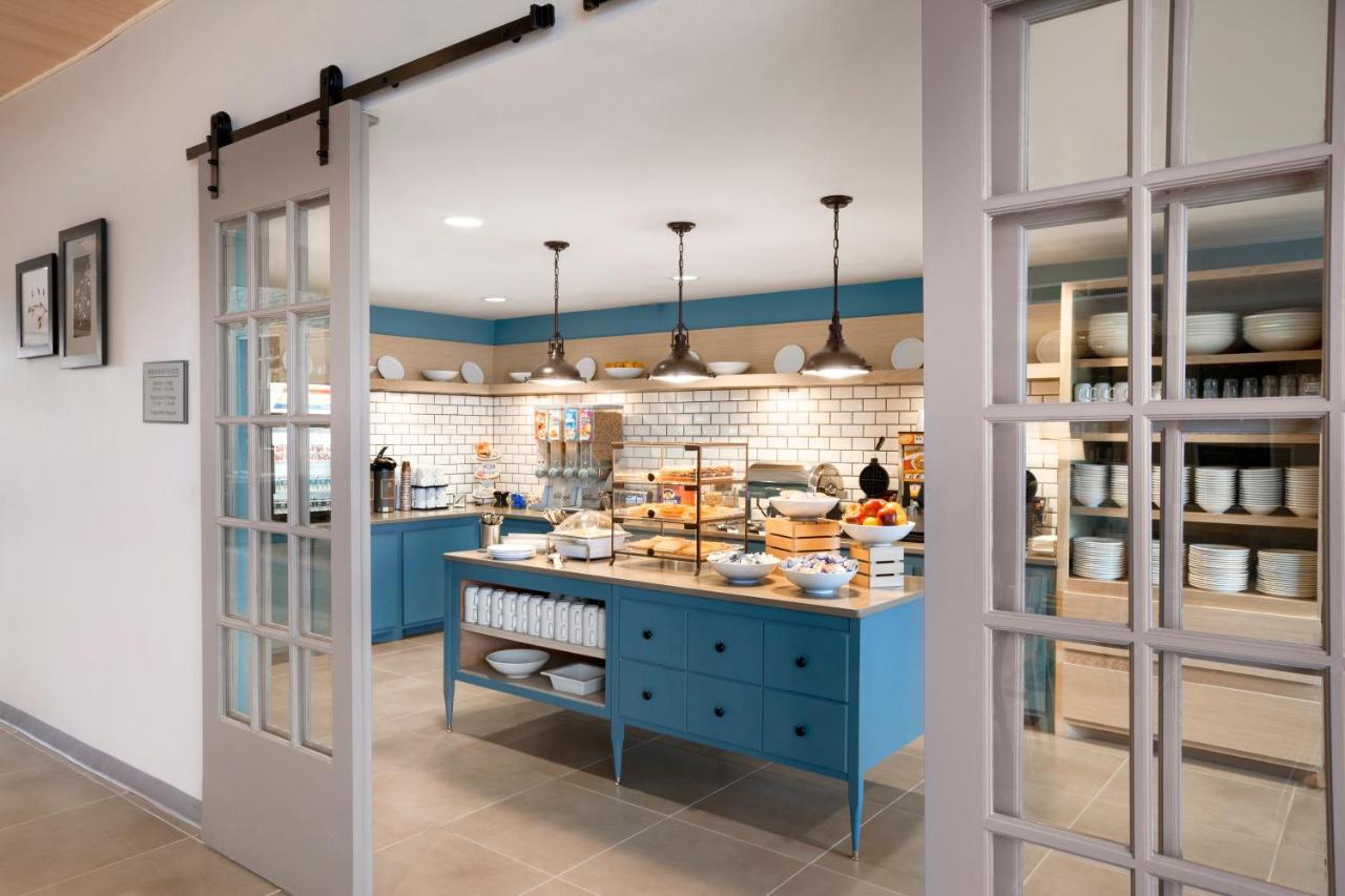 Hotel Country & By Radisson, North, Ca 3*