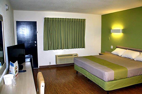 6 San Diego, Ca Airport Harbor Hotel San Diego