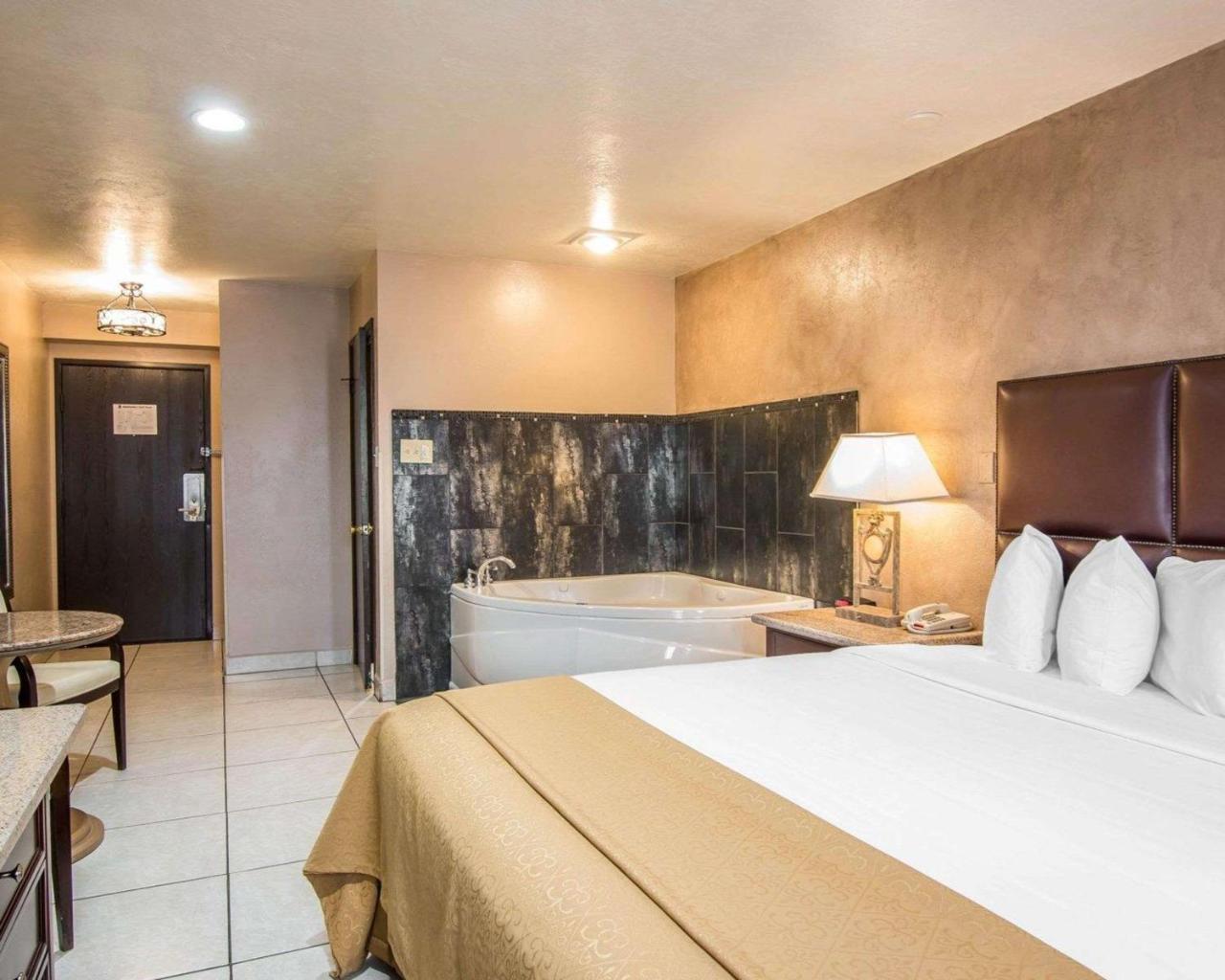 Baja Motel