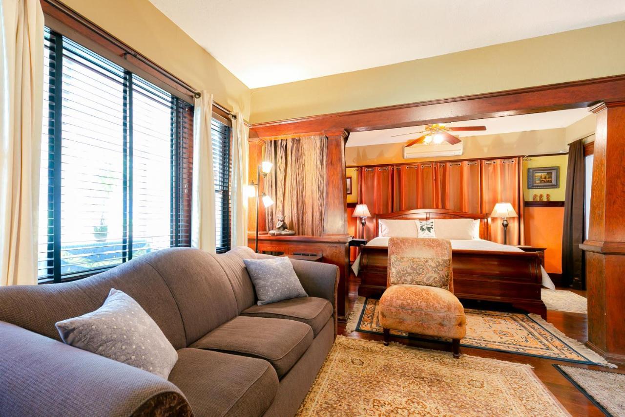 Mudville Flats Hotel *
