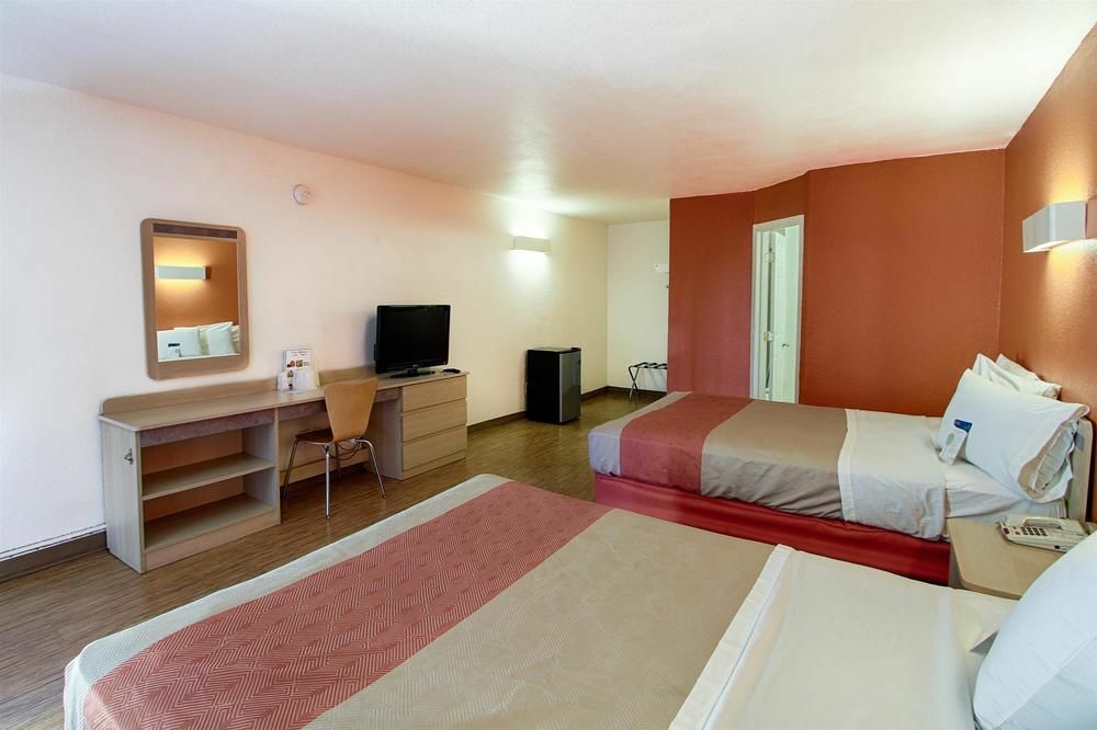Hotel 6 San Diego, Ca Airport Harbor 2*