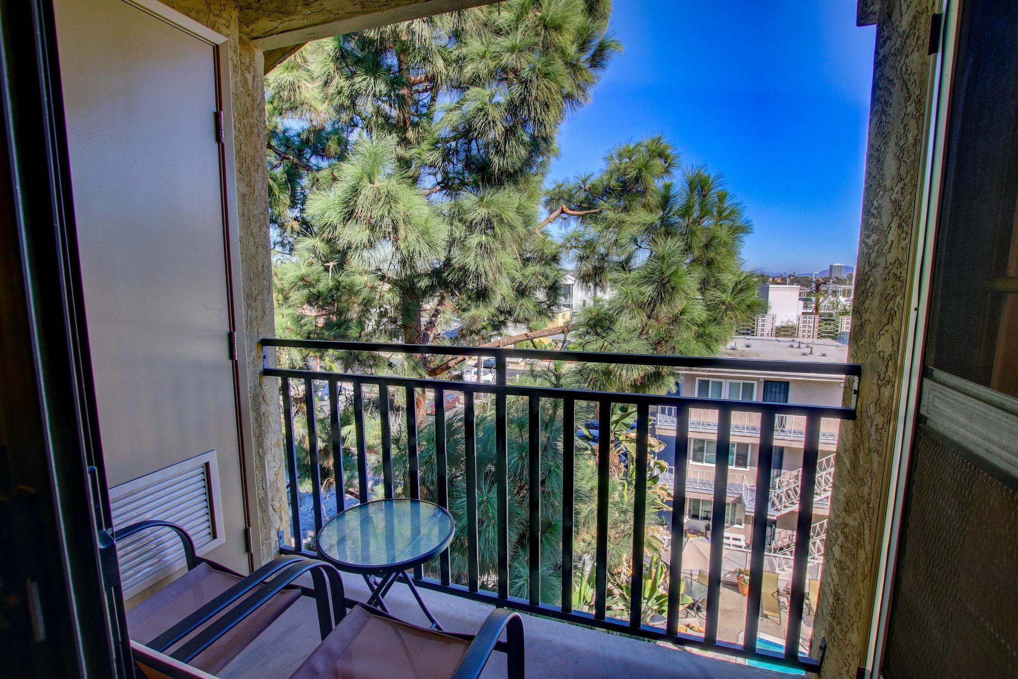 Sunshine At Hillcrest Apartment