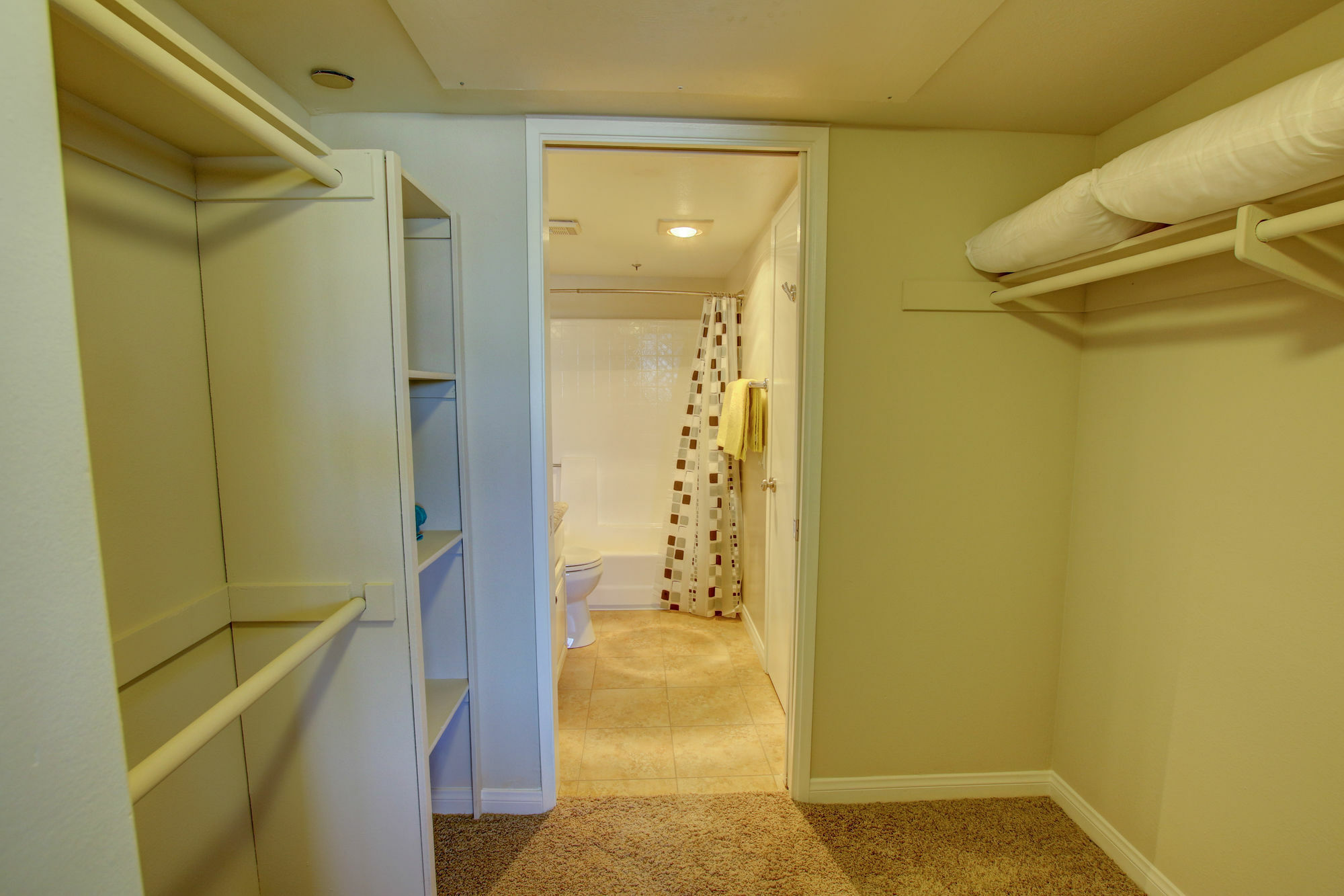 Sunshine At Hillcrest Apartment *