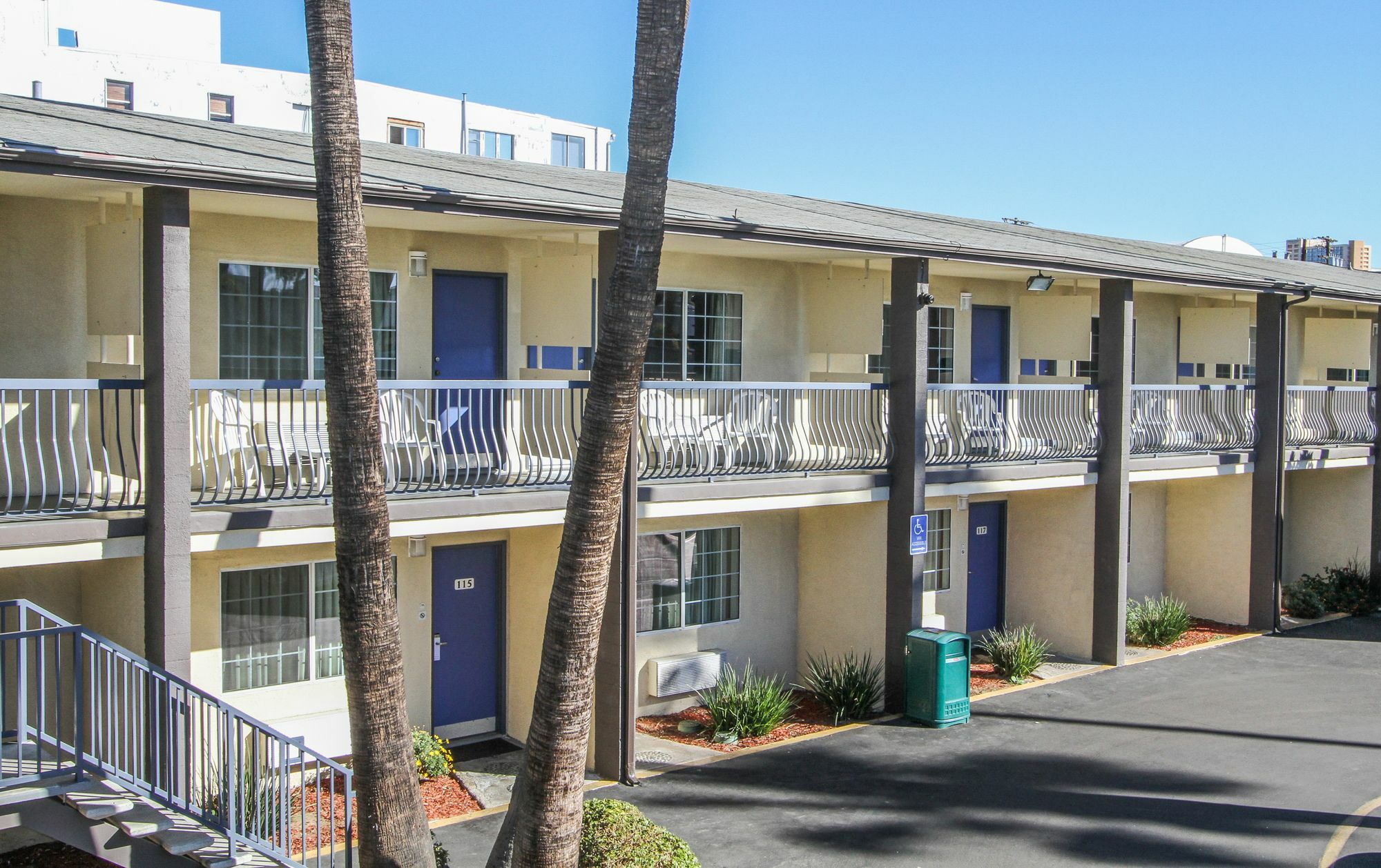 6 San Diego, Ca Airport Harbor Hotel 2*