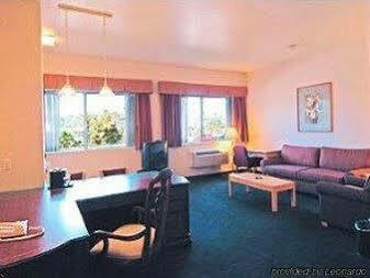 Hotel Candlewood By Ihg 2*