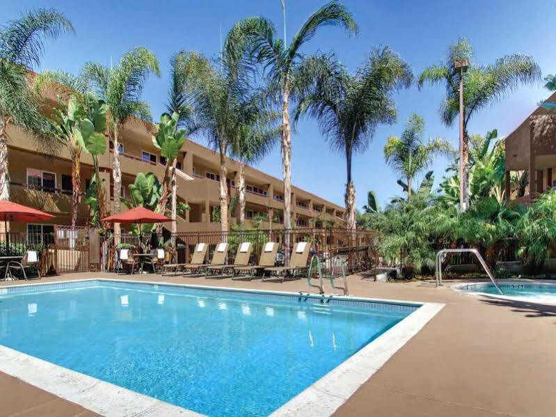 Mission View & Sea World - Zoo Hotel 3*