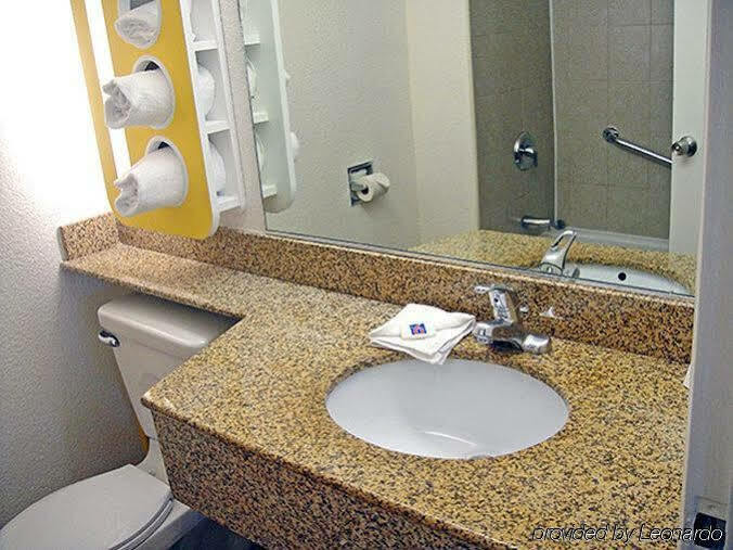 Hotel 6 San Diego, Ca Airport Harbor 2*