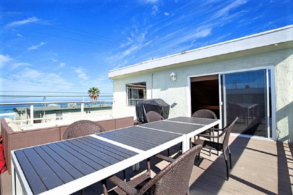 Luv Oceanside Views-1 House To Beach, Boardwalk And Waves-spacious Rooftop Sun Deck-plus King Beds Too! * San Diego