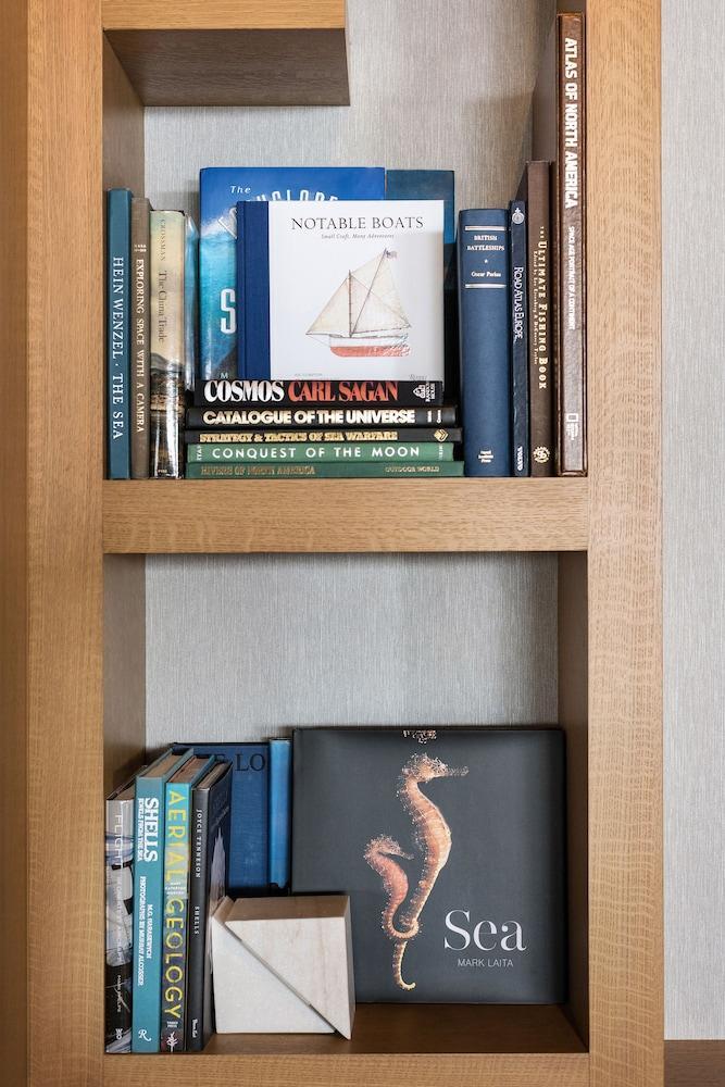Intercontinental By Ihg Hotel 4*