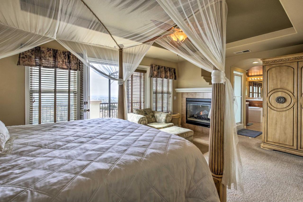 Luxe Getaway With Pool And Ocean Views Holiday home