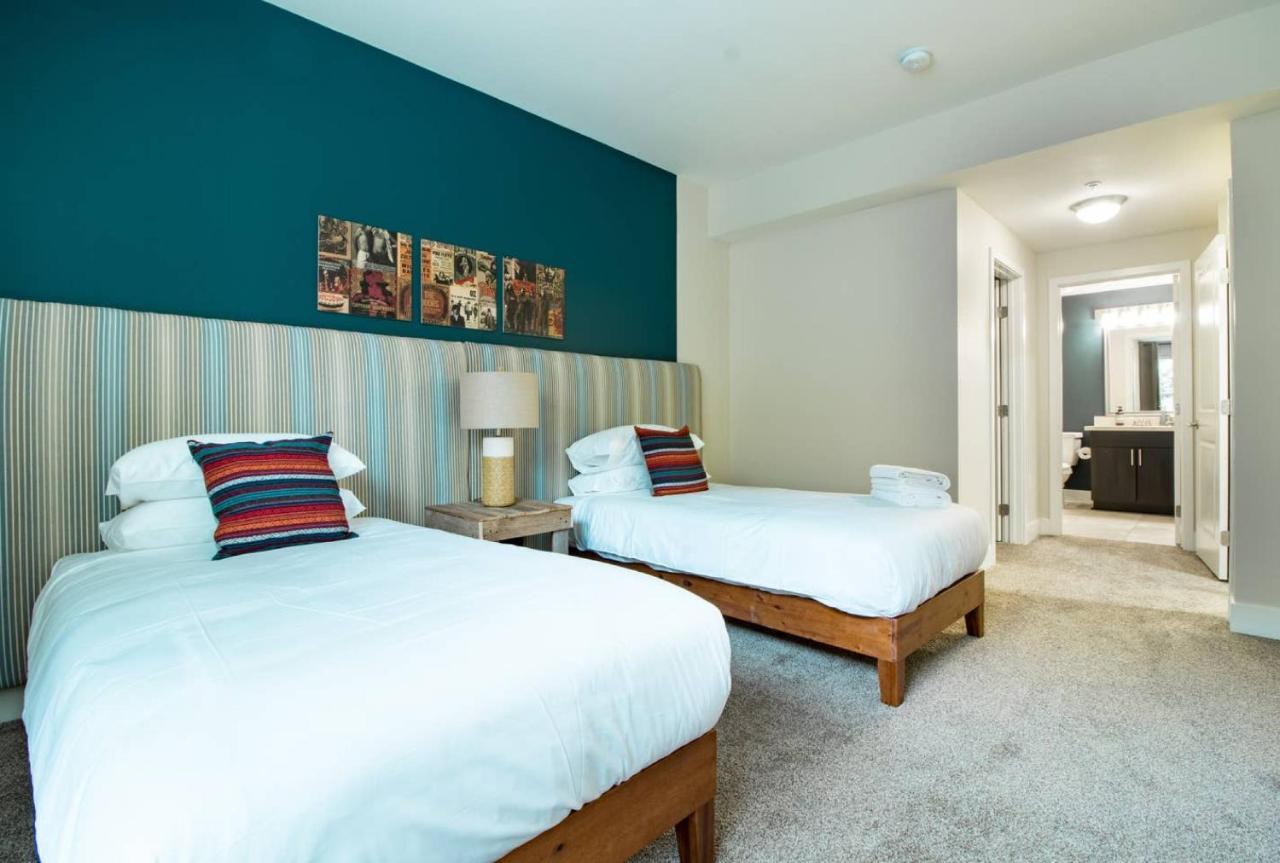 Wanderjaunt - Luxe Mission Valley Apts