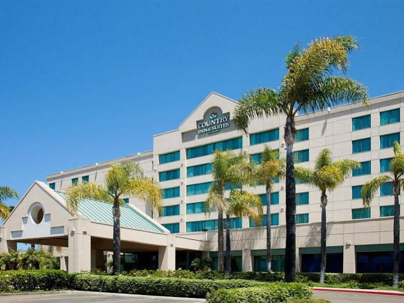 Country & By Radisson, North, Ca
