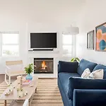 10 Min From Belmont Park - Sleeps 28 By Avantstay