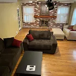 Secluded, Charming And Unique! Spacious Apartment Excellent Central Location