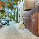 Beautiful 2-Bedroom Apartment In The Heart Of Little Italy