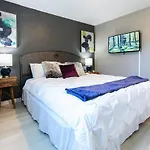Healthcare-Professionals-King-Freeparking-Wifi-Pet