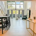 Beautiful Loft In Little Italy Sd With Parking