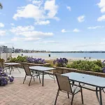 Bayside Villa -2Br Beachfront Free Parking
