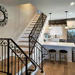 Modern Comfort, Prime Location, 360 Views, 4 Bedroom Entire House