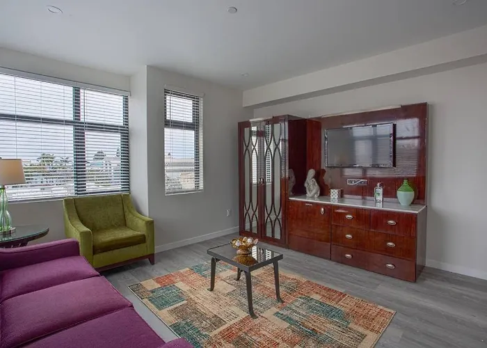 Cali King Size One Bedroom Luxurious Suite In Dtsd