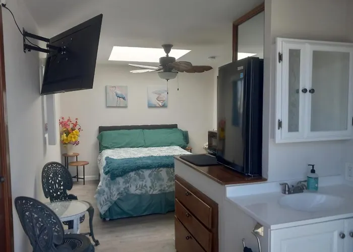 Master Suite Steps To Bay & Beach