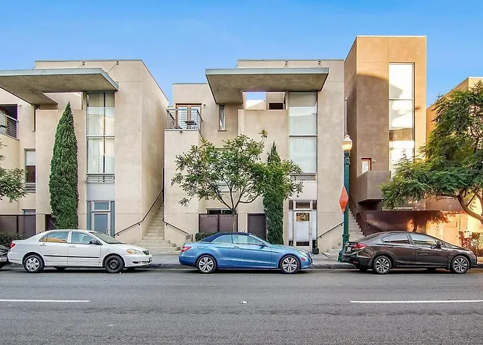 Beautiful 2-Bedroom Apartment In The Heart Of Little Italy