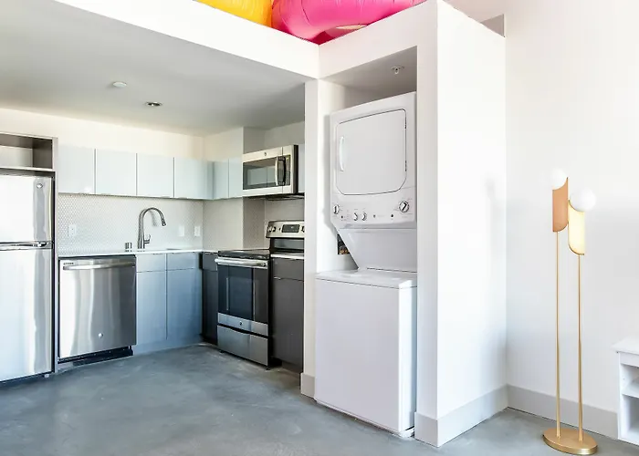 Lively Studio In Hillcrest By Sonder