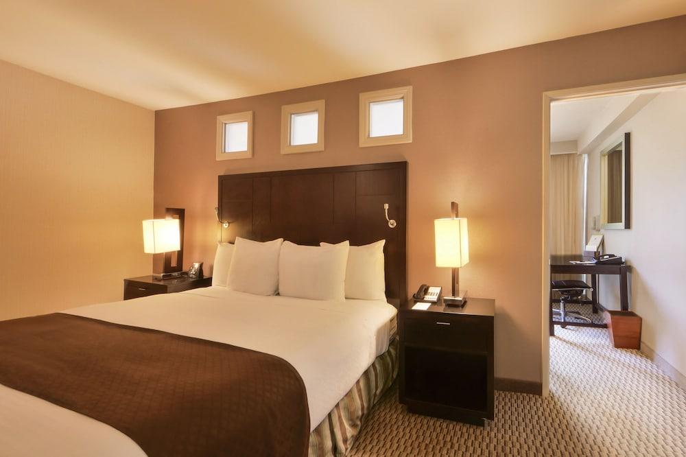 Doubletree By Hilton Circle Hotel