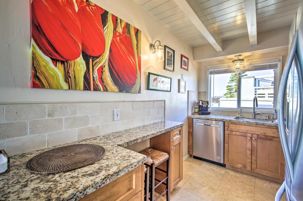 Apartment Hub With Bay Views - 1 Block To Beach!